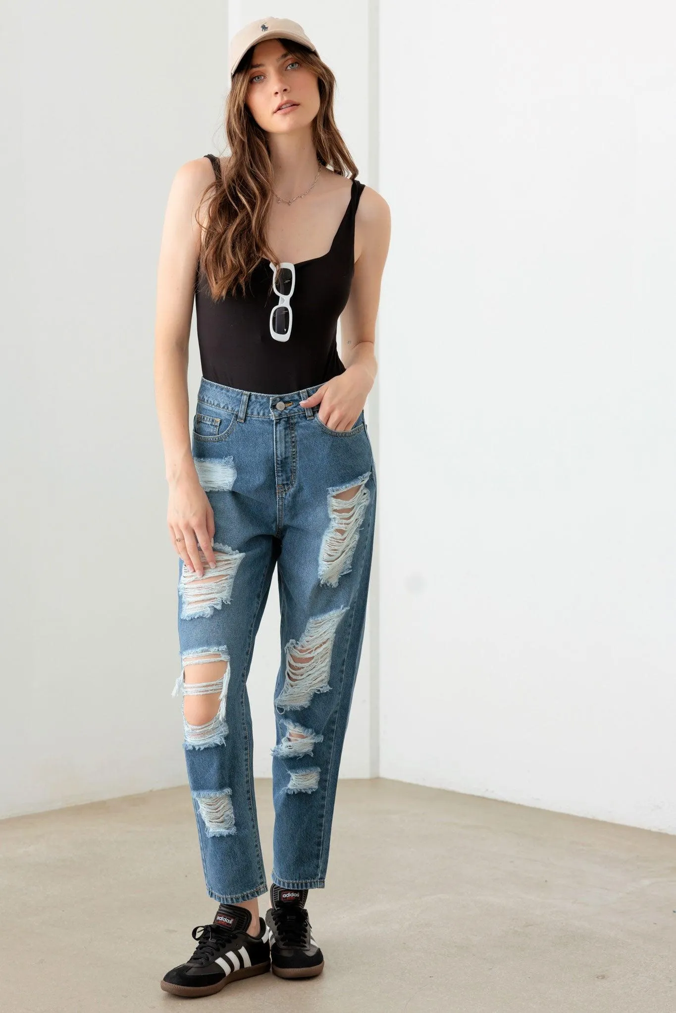 Destroyed High Waist Mom Style Fit Jeans