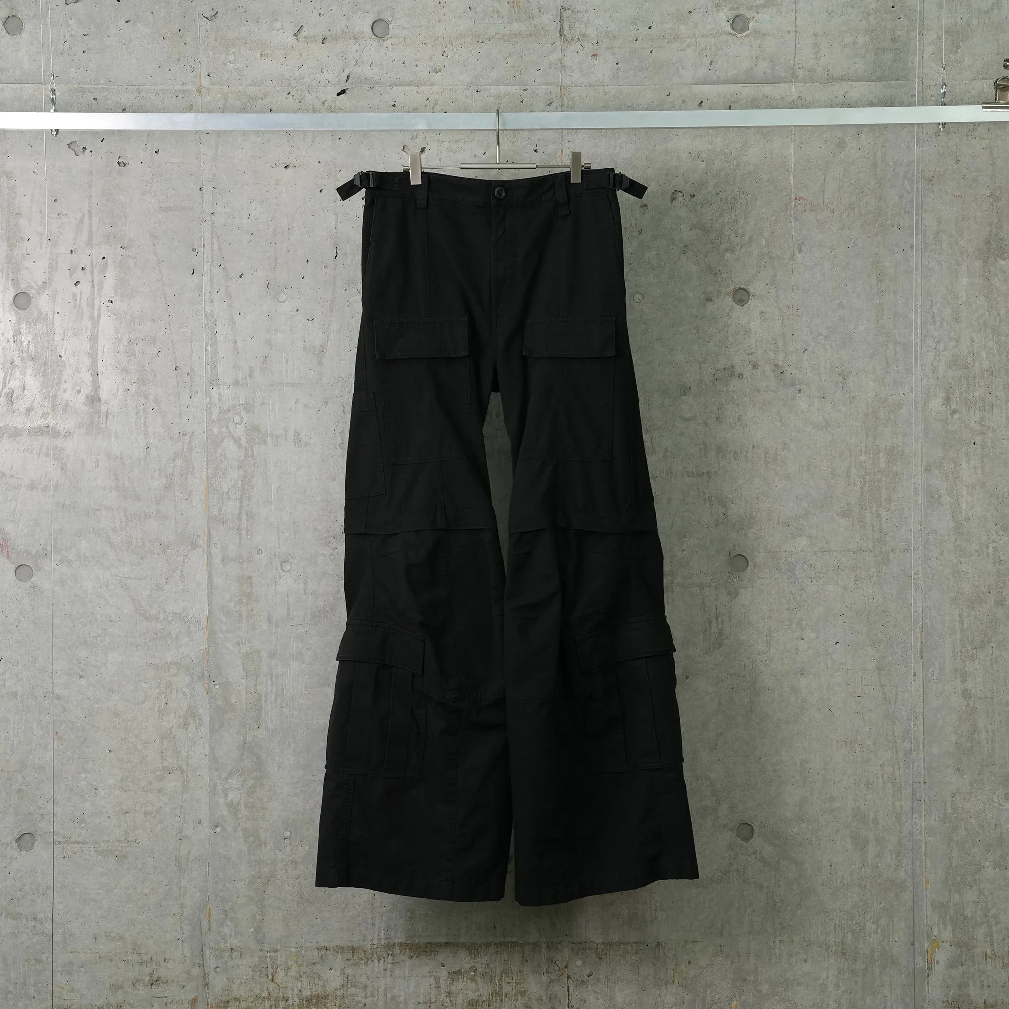 FLARED CARGO PANTS / 1000:BLACK