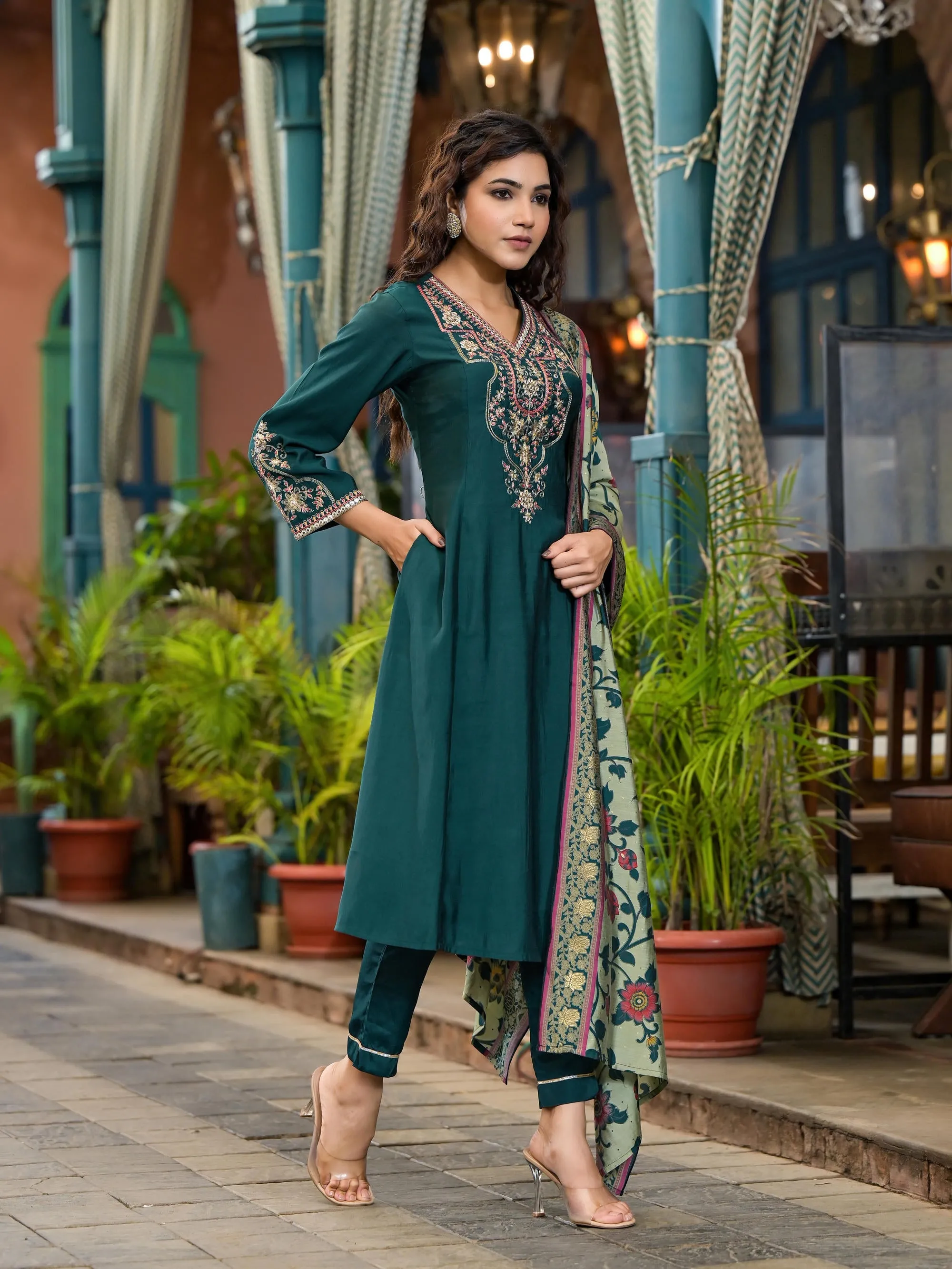 Green Thread Embroidered Viscose Kurta Set With Zari & Mirror Work