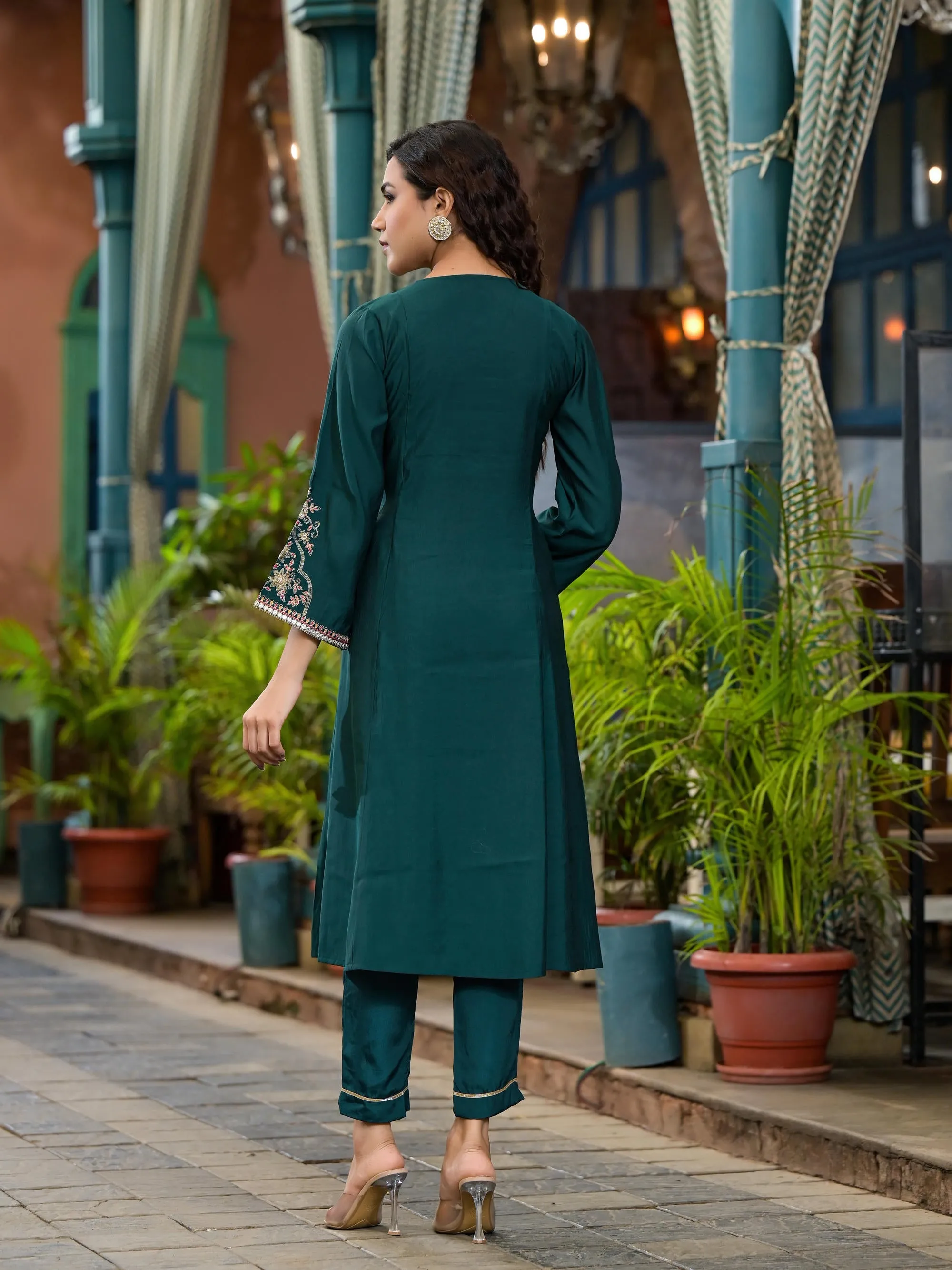 Green Thread Embroidered Viscose Kurta Set With Zari & Mirror Work