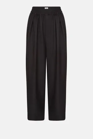 KICK PLEATED PANTS | BLACK