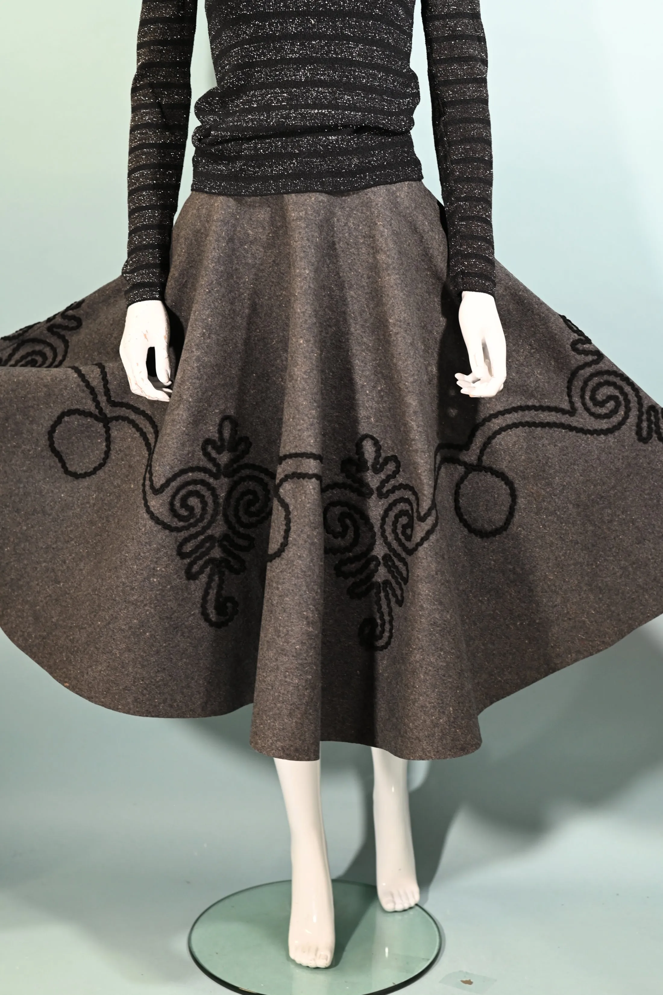 SOLD Vintage 50s Gray Wool Felt Full Sweep Skirt, Soutache Trim Rockabilly Skirt S