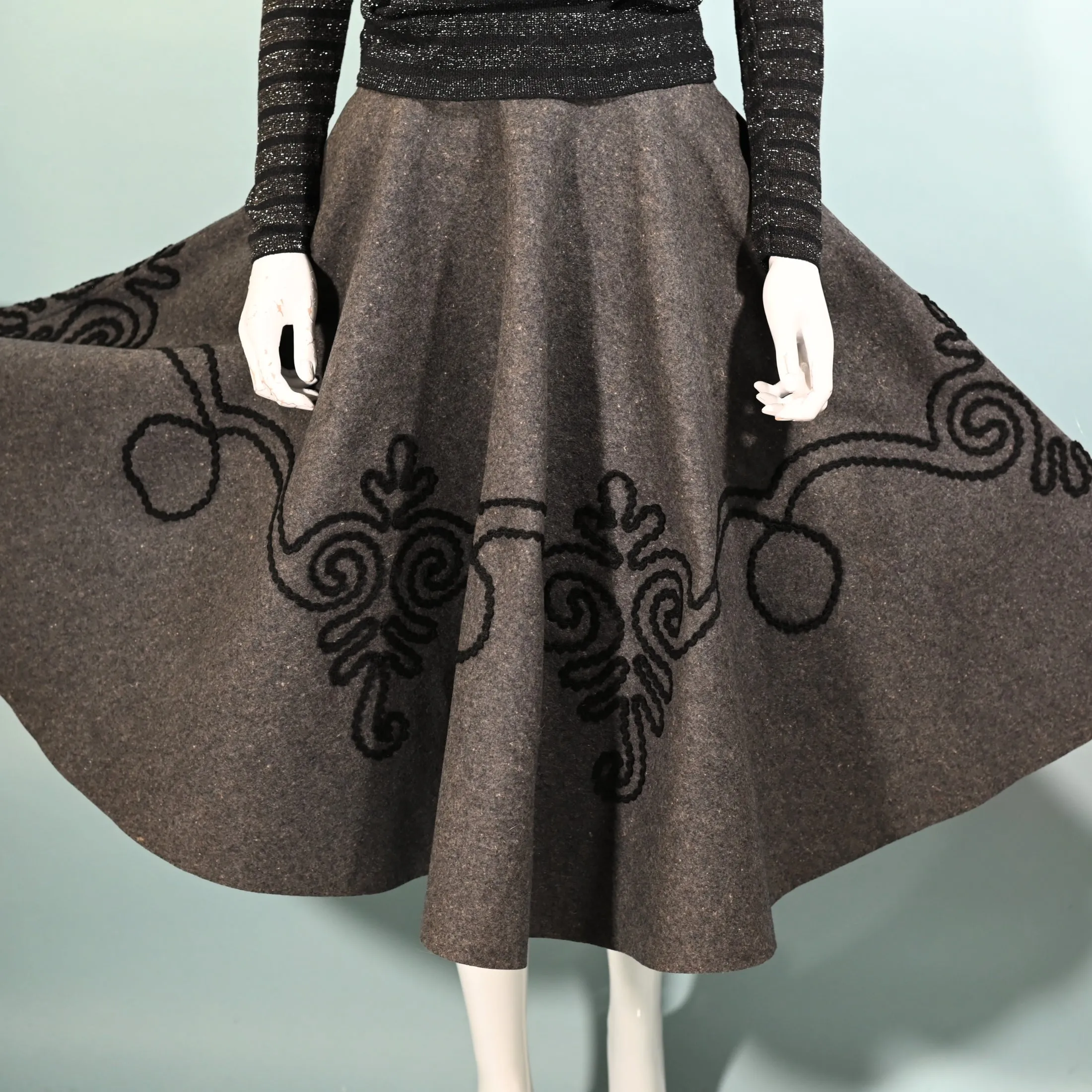 SOLD Vintage 50s Gray Wool Felt Full Sweep Skirt, Soutache Trim Rockabilly Skirt S