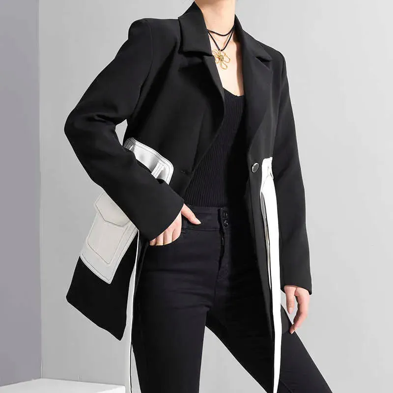 Versatile Monochrome White Pocket Belted Blazer