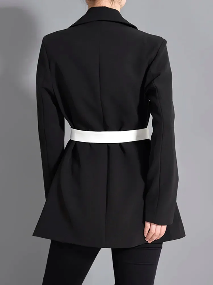 Versatile Monochrome White Pocket Belted Blazer